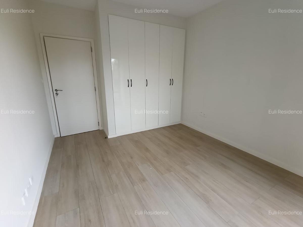 2 Bed Apartment with En Suite at Riverside Drive - 6