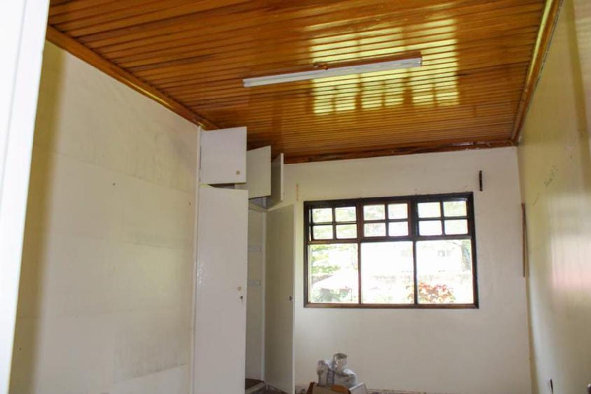 1,577 ft² Commercial Property with Service Charge Included at Hurlingham - 13