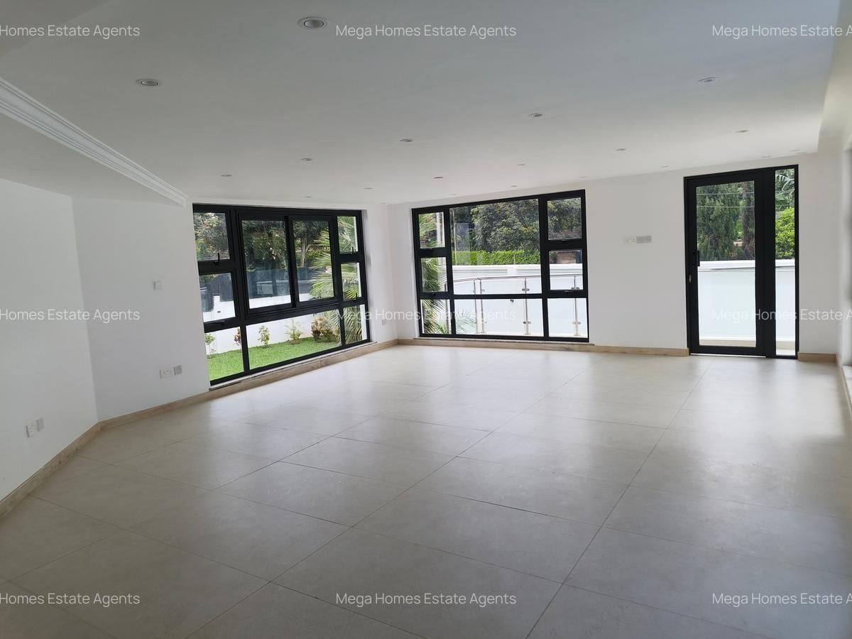 7 Bed House with En Suite in Runda - 11