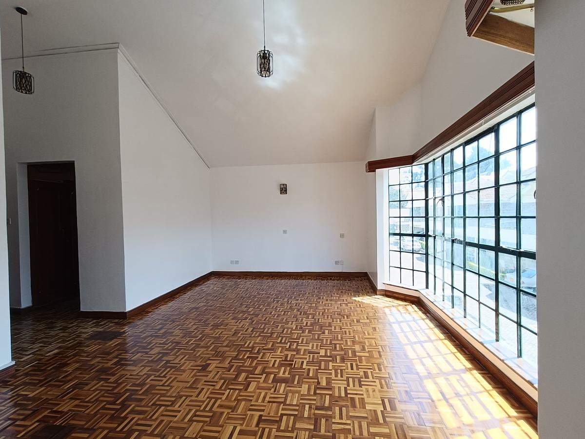 5 Bed Townhouse with En Suite in Spring Valley - 12
