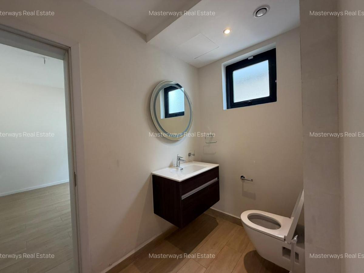 6 Bed Villa with En Suite in Kyuna - 15