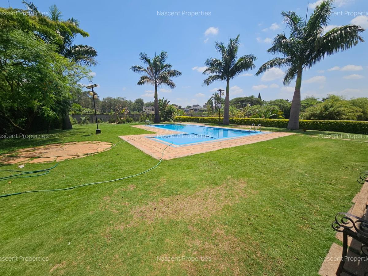 4 Bed Villa with En Suite in Ridgeways - 2