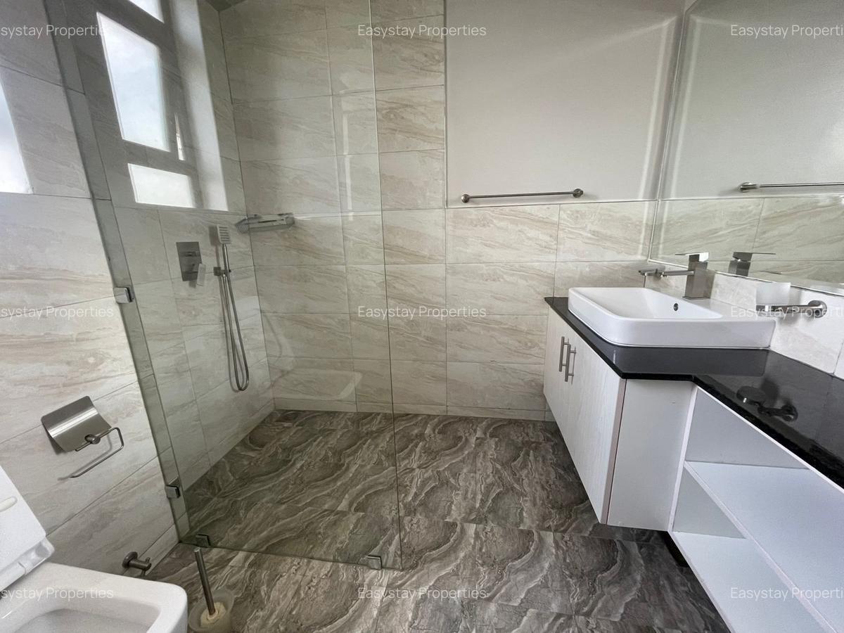 3 Bed Apartment with En Suite in Riverside - 3