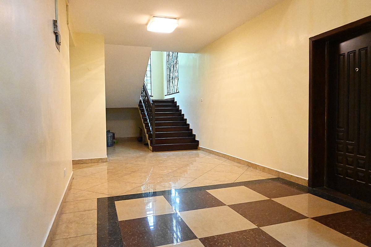 5 Bed Townhouse with En Suite in Lavington - 9