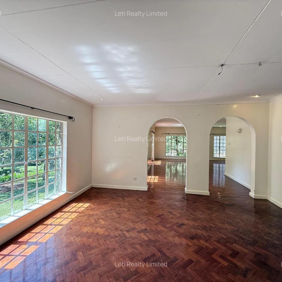 4 Bed House with En Suite in Lavington - 5