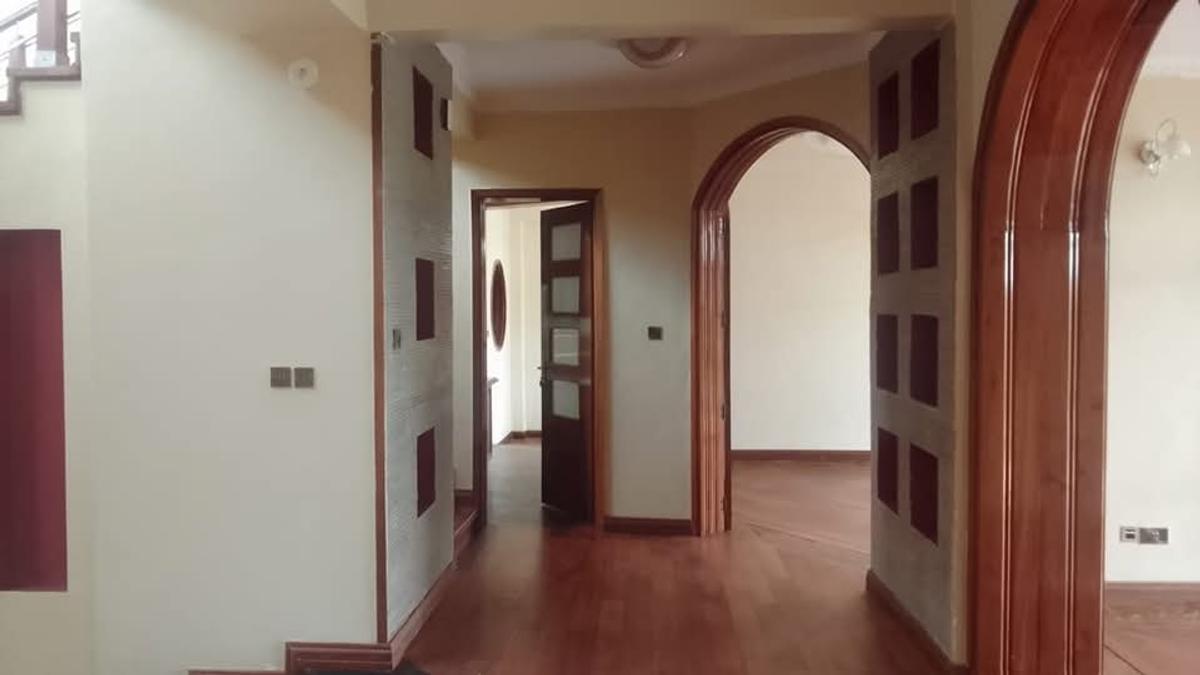 5 Bed Townhouse with En Suite at Kerarapon Road - 2