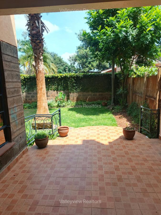 5 Bed Townhouse with En Suite at Lavington - 1