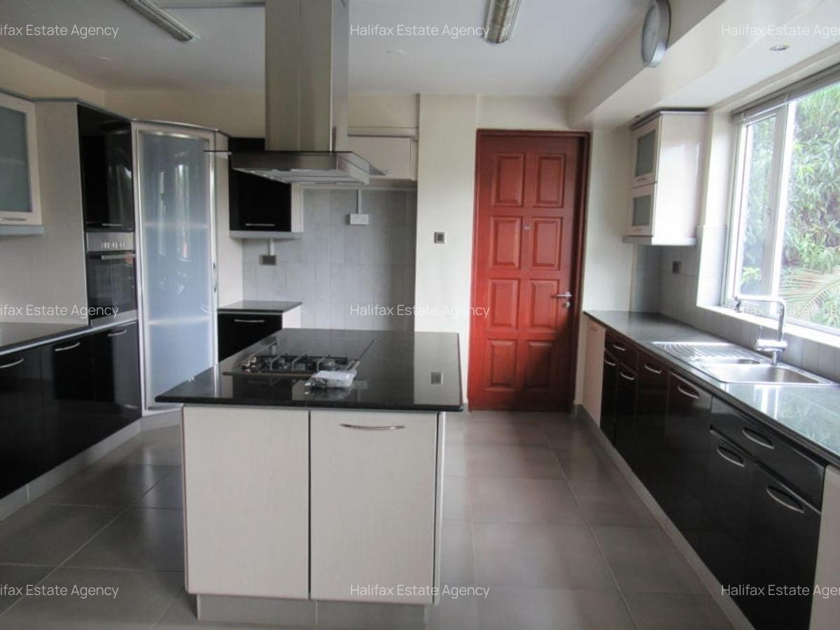 3 Bed Apartment with En Suite in Riverside - 10