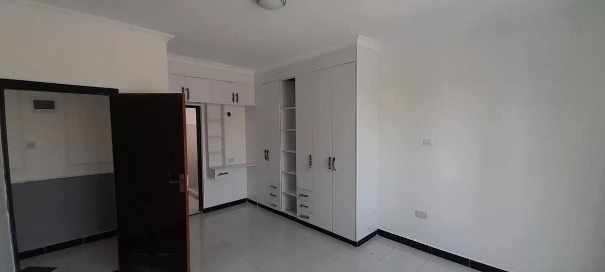 5 Bed Townhouse with En Suite in Lavington - 11