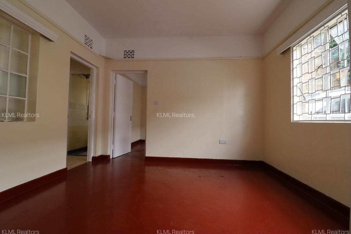 1 Bed Apartment with En Suite in Nairobi West - 1