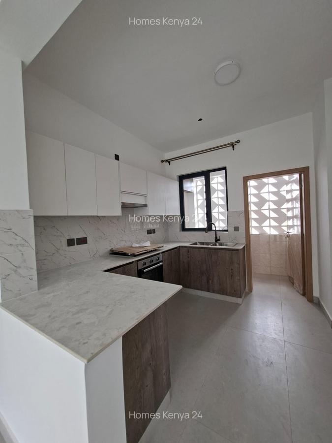 2 Bed Apartment in Brookside - 3