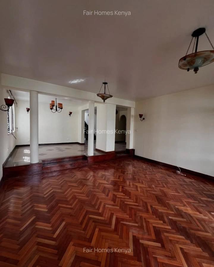 5 Bed Townhouse with En Suite at Riverside Drive - 2