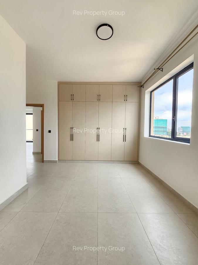 2 Bed Apartment with En Suite in Brookside - 12