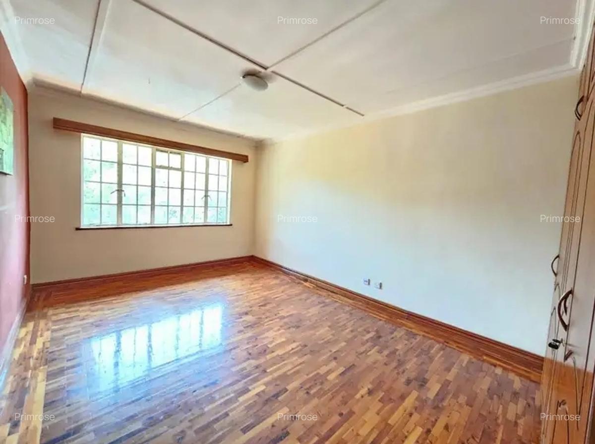 3 Bed Apartment in Riverside - 4