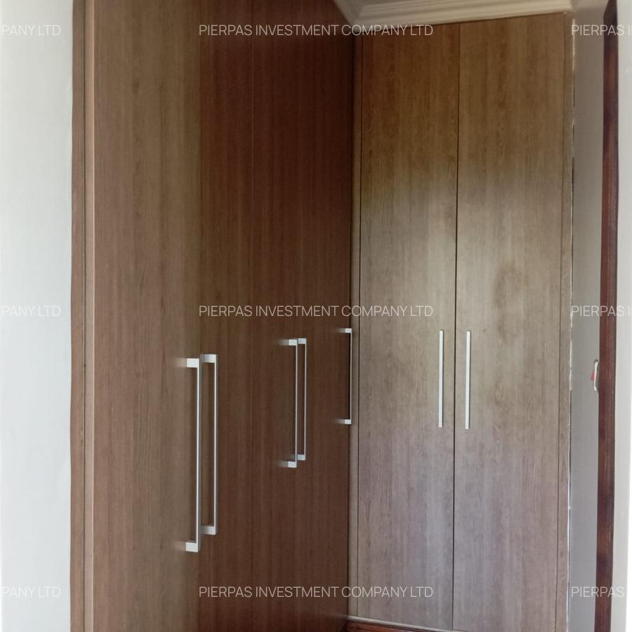 5 Bed Townhouse with En Suite in Lavington - 17