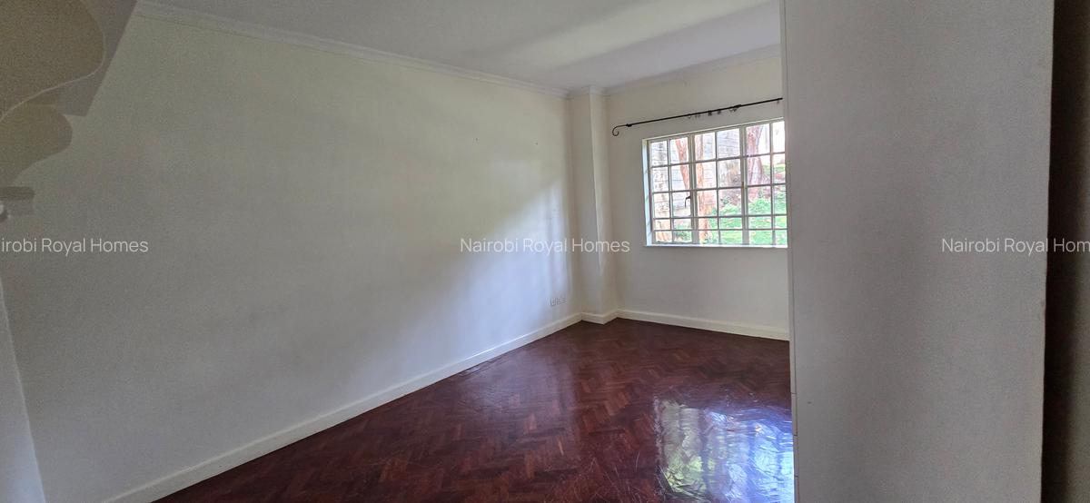 4 Bed House with En Suite at Lavington Road - 19