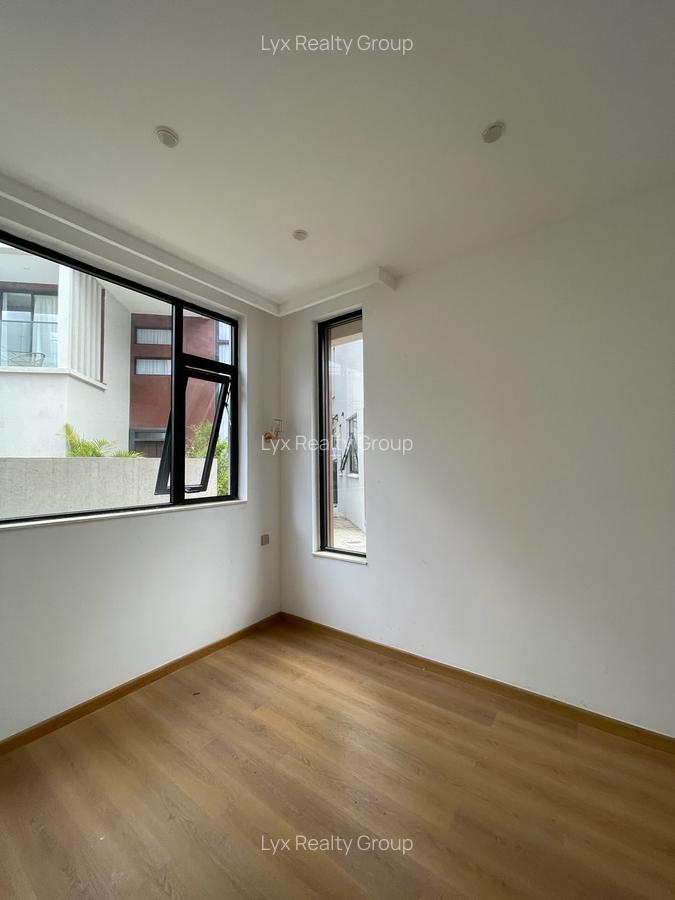 5 Bed Villa with En Suite in Lavington - 8