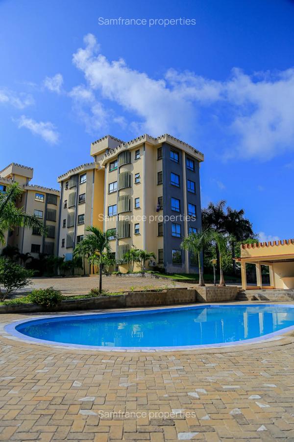 Serviced 4 Bed Apartment with En Suite at Sunset - 1