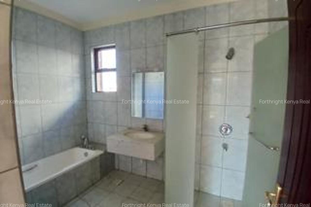 5 Bed House with En Suite at Bogani - 16