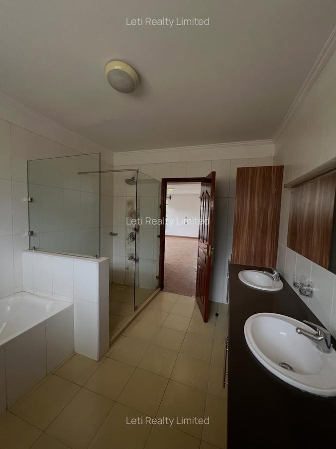 4 Bed Townhouse with En Suite in Kitisuru - 11