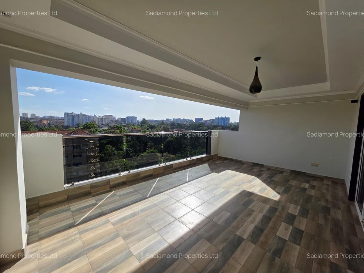 3 Bed Apartment with En Suite in Riverside - 5