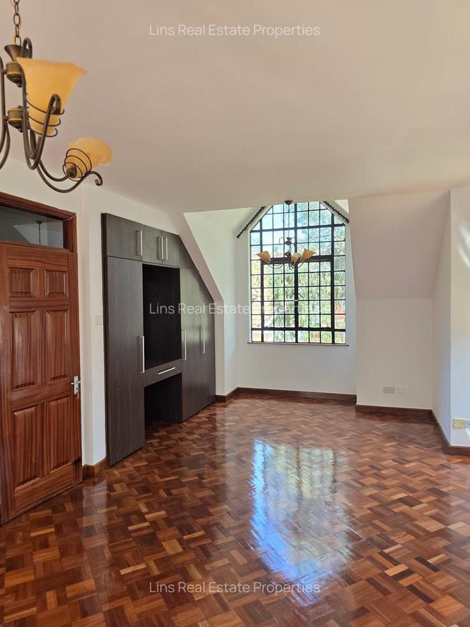 4 Bed Townhouse with En Suite in Lavington - 6