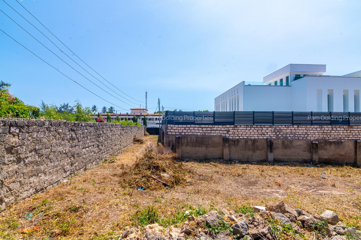 Land in Kizingo - 4