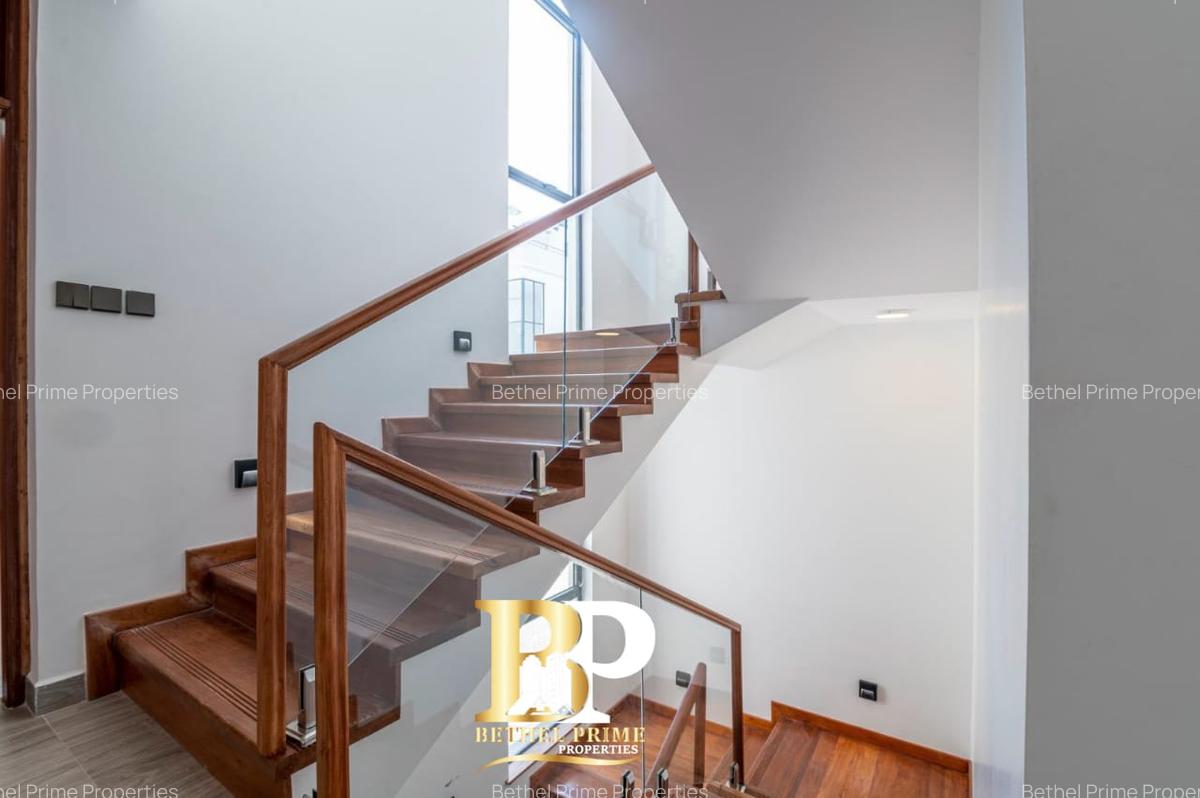 5 Bed Villa with En Suite in Lavington - 7