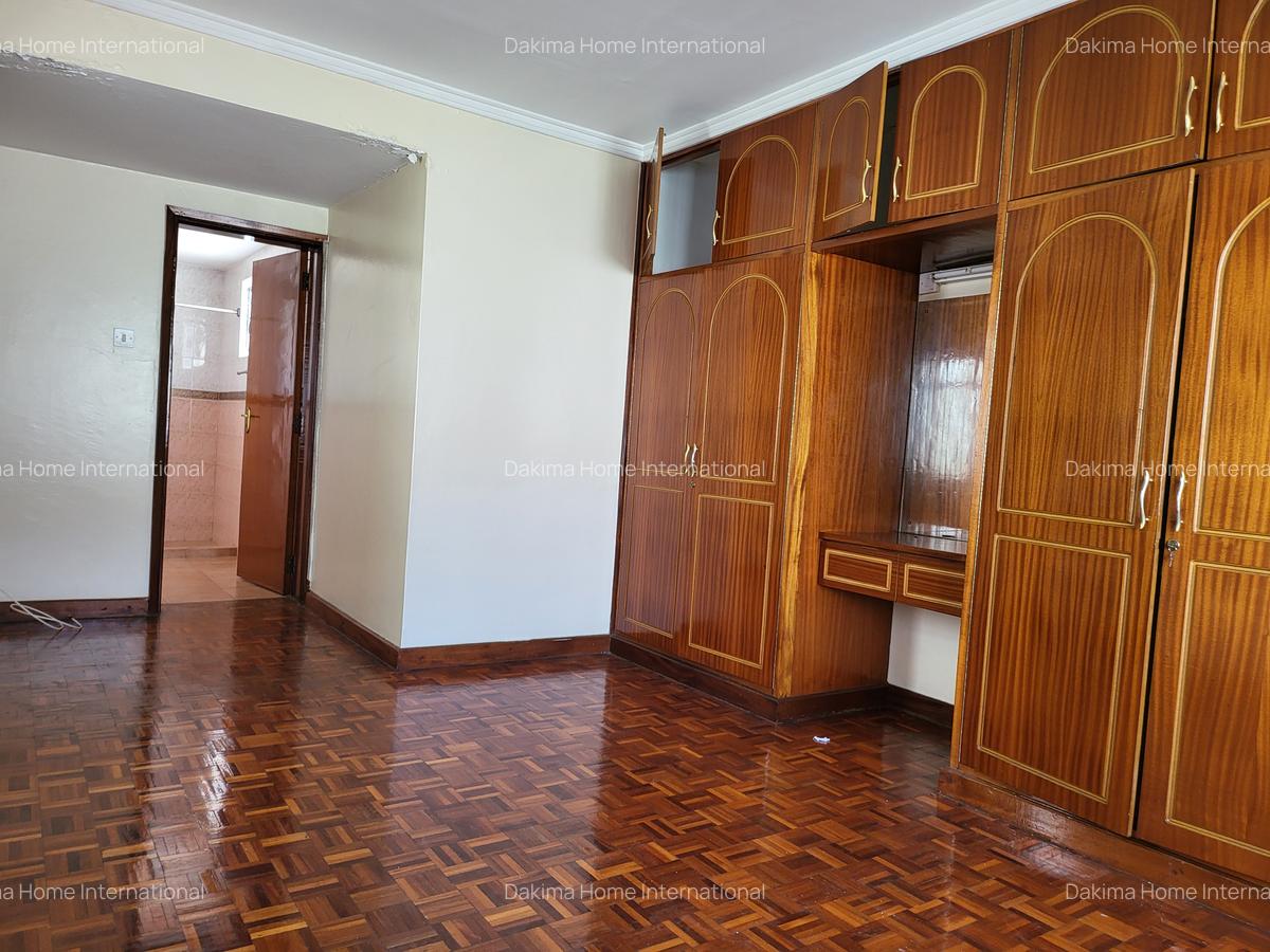 4 Bed Townhouse with En Suite in Spring Valley - 11