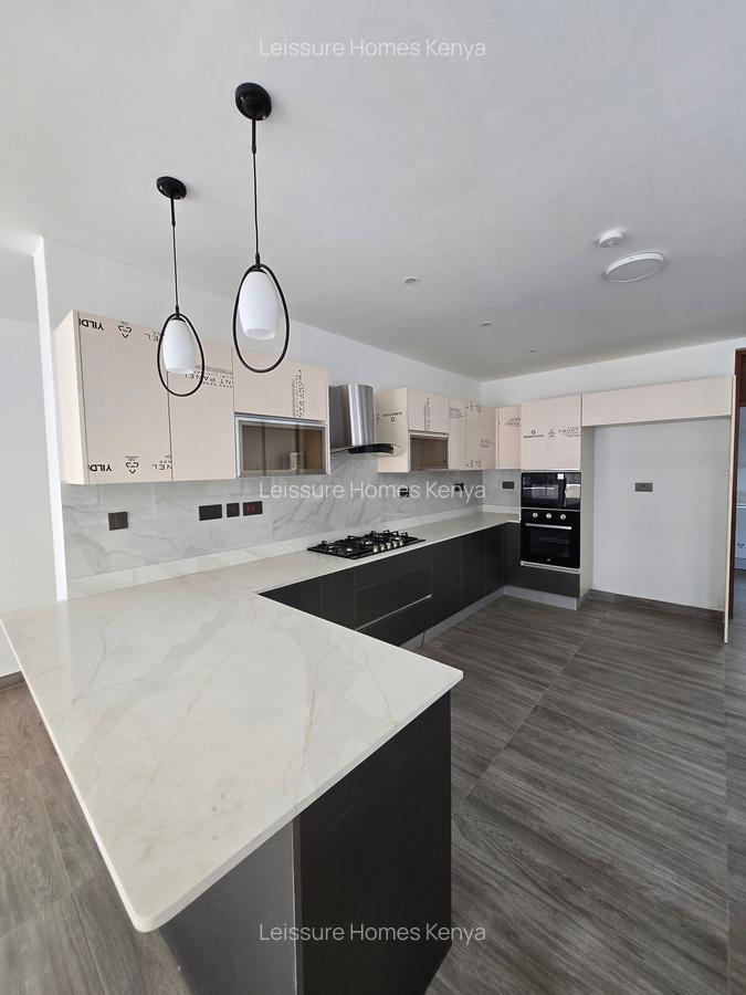 5 Bed Villa with En Suite at Apple Cross - 12