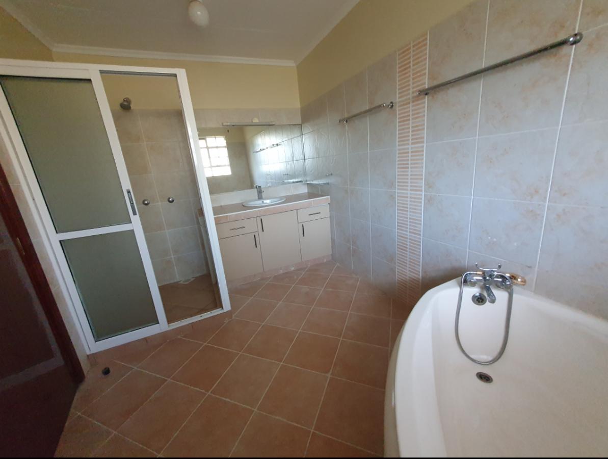 4 Bed House with En Suite in Runda - 15