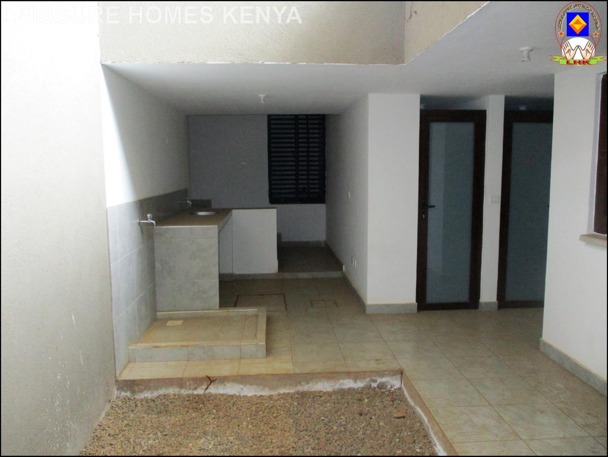 4 Bed Townhouse with En Suite at Chalbi Drive - 16