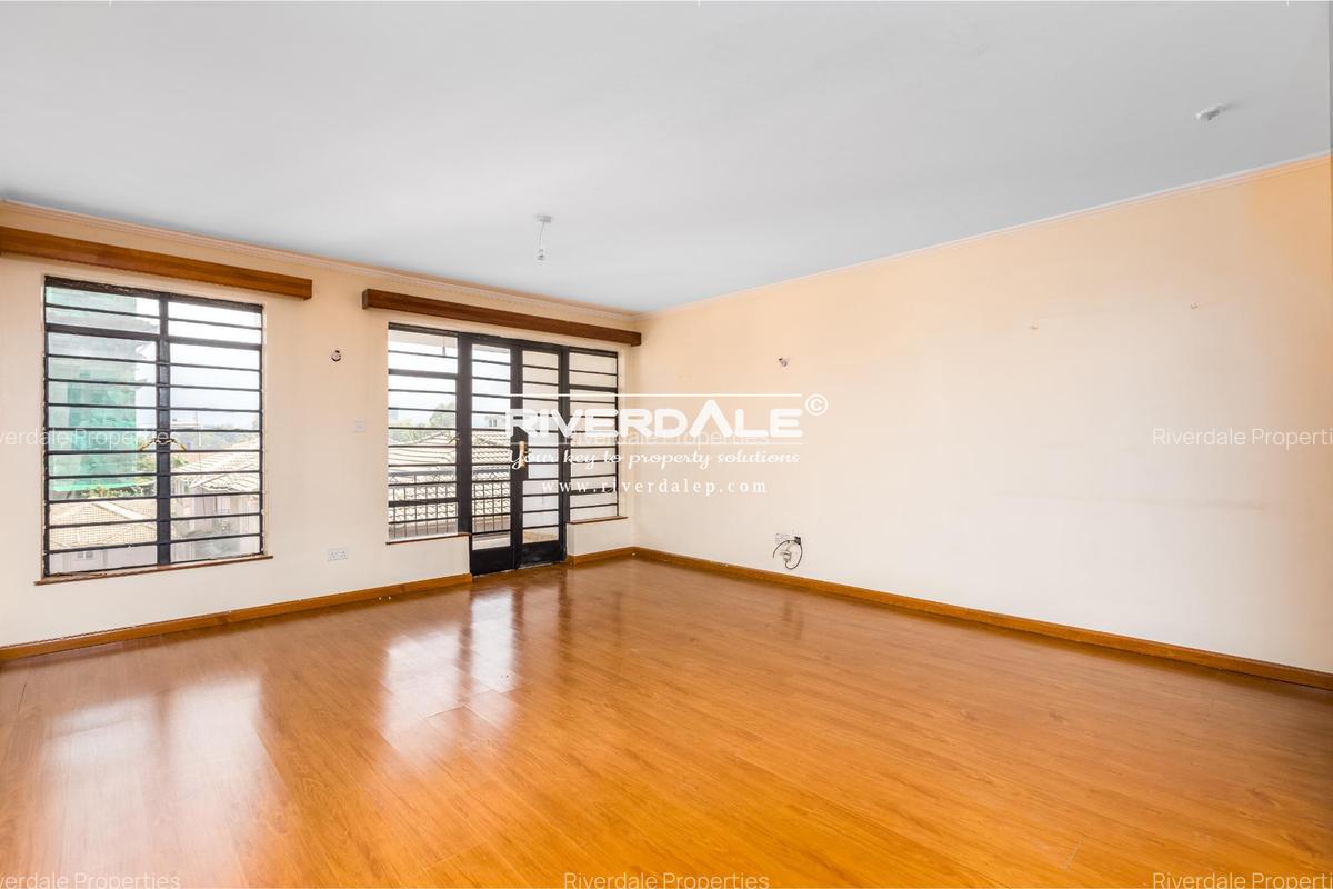 3 Bed Apartment with En Suite in Westlands Area - 1