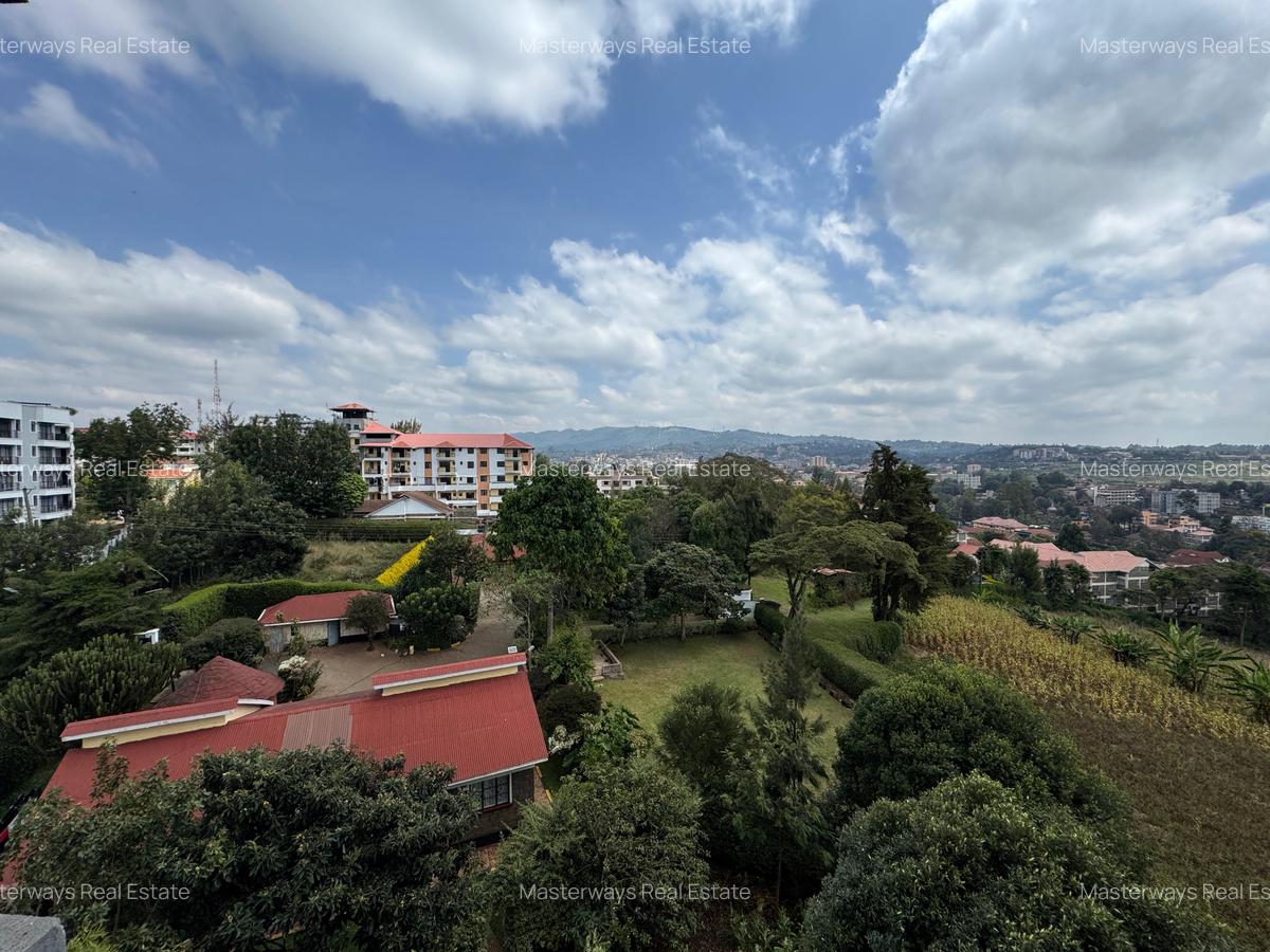 Serviced 2 Bed Apartment with En Suite at Hilltop - 11