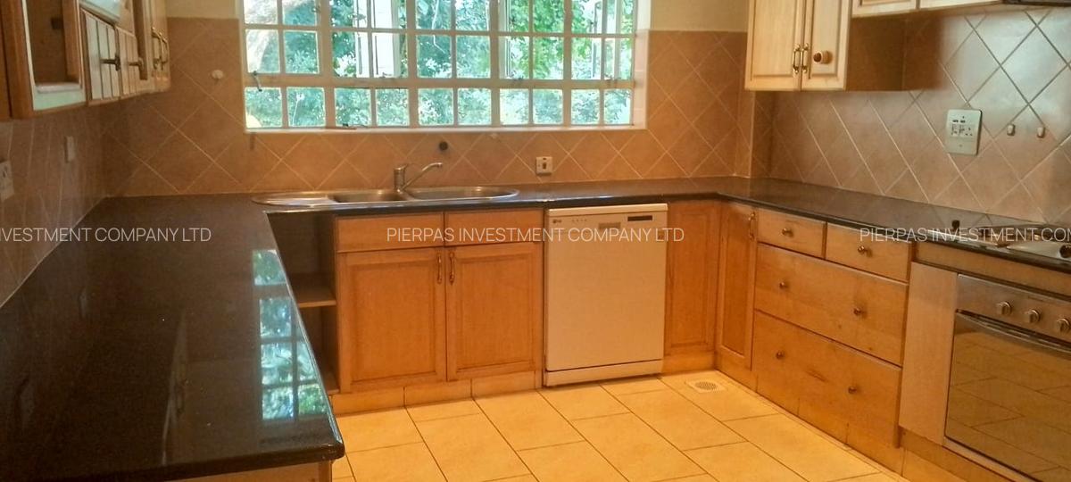 4 Bed Townhouse with En Suite in Lavington - 15