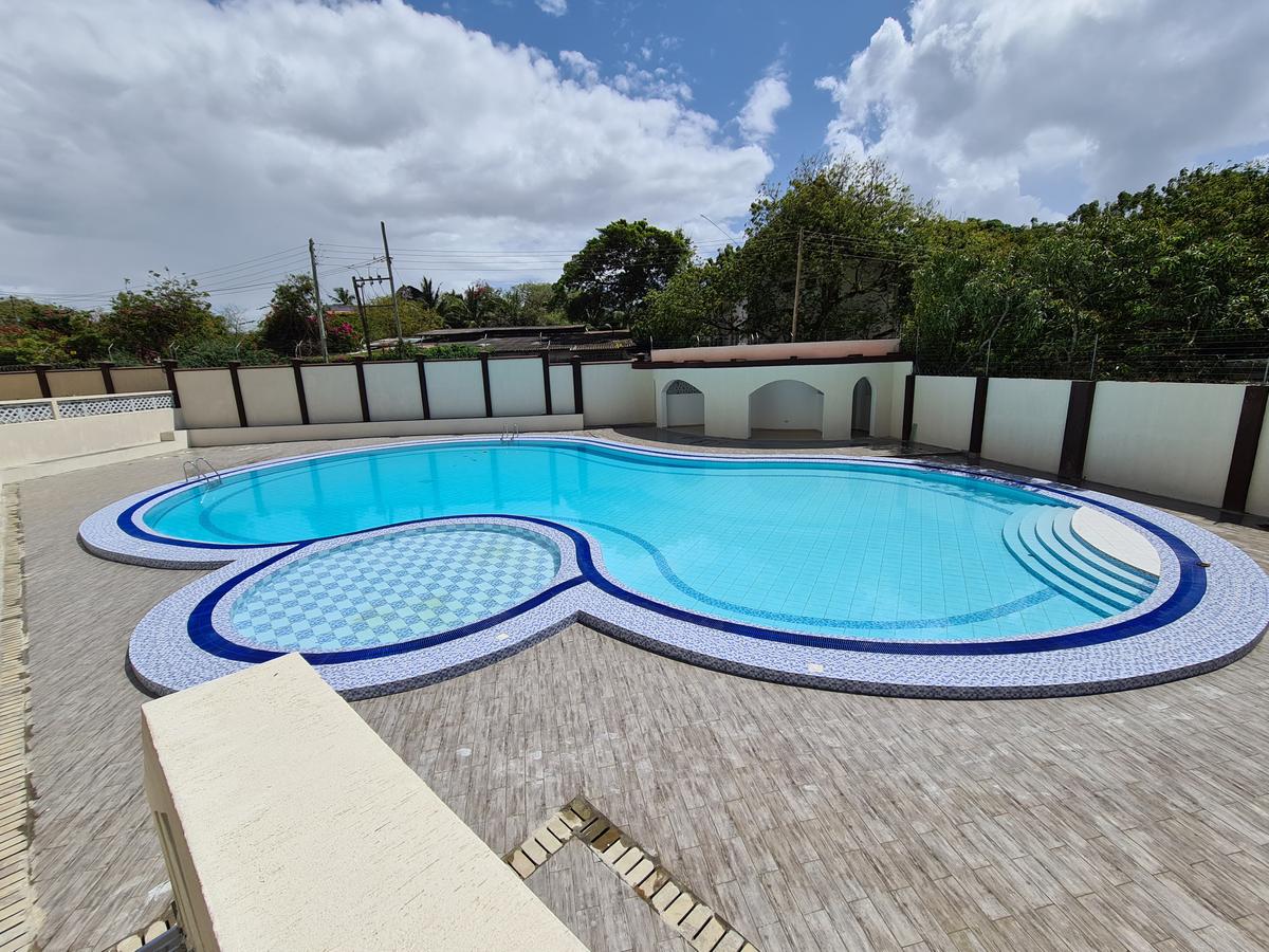 4 Bed Apartment with En Suite in Nyali Area - 2