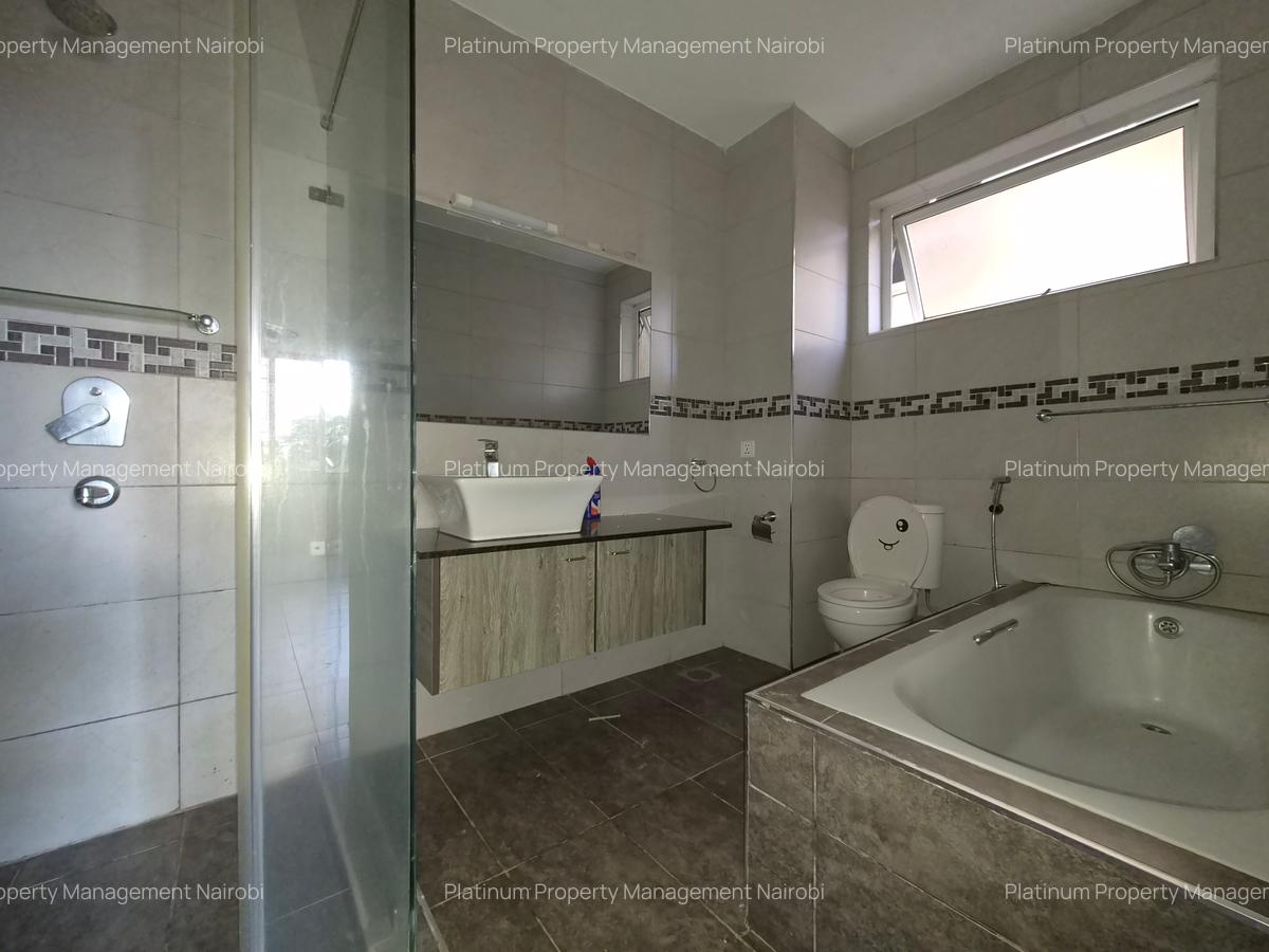 4 Bed Apartment with En Suite at 3Rd Parklands - 18