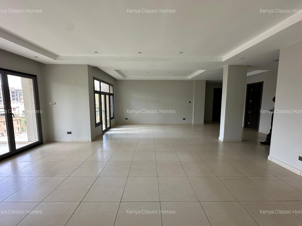 3 Bed Apartment with En Suite at Riverside - 6