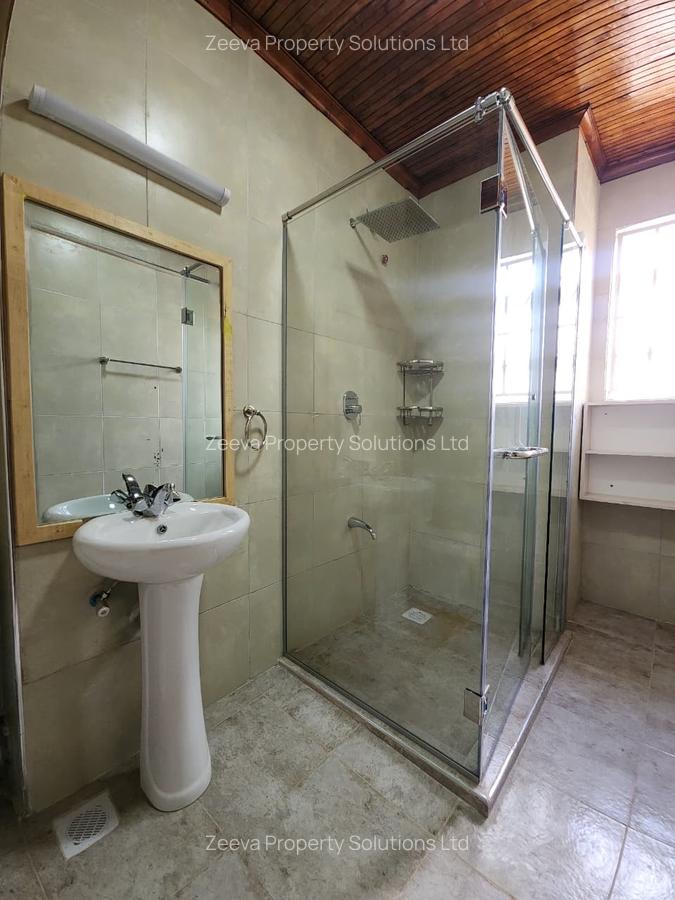 4 Bed House with En Suite in Spring Valley - 15