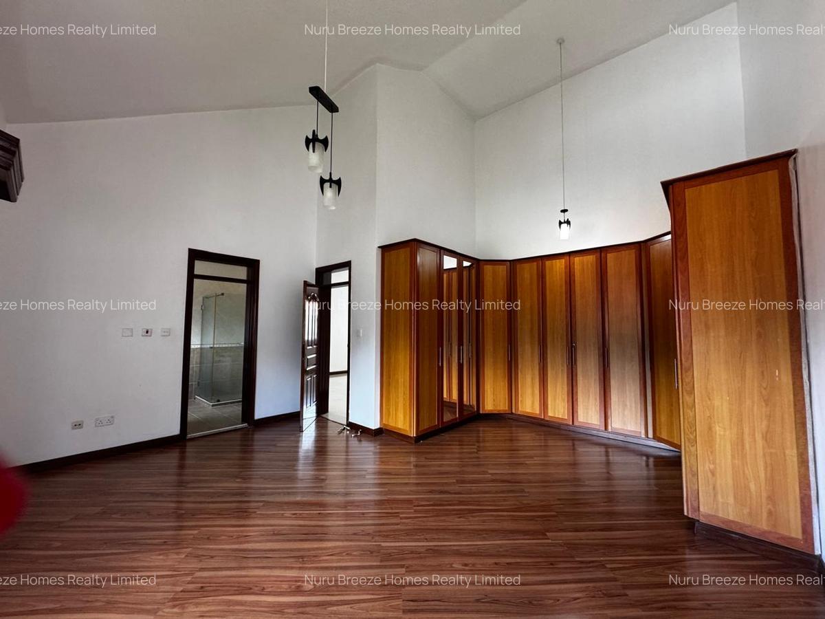 4 Bed Townhouse with En Suite in Brookside - 20