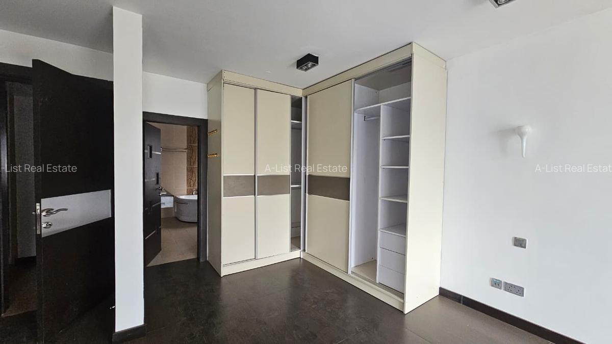 3 Bed Apartment with En Suite at Riverside Lane - 13