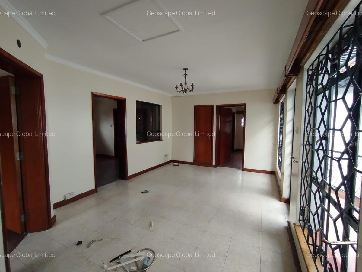 5 Bed House with En Suite in Runda - 2