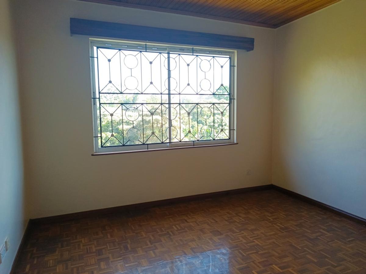 4 Bed Apartment with En Suite at Riverside Drive - 6