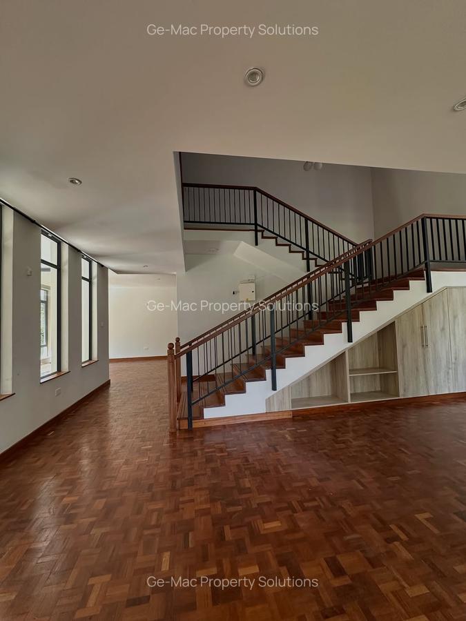 5 Bed House with En Suite in Lavington - 14