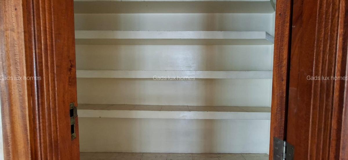 4 Bed Townhouse with En Suite at Brookside - 13