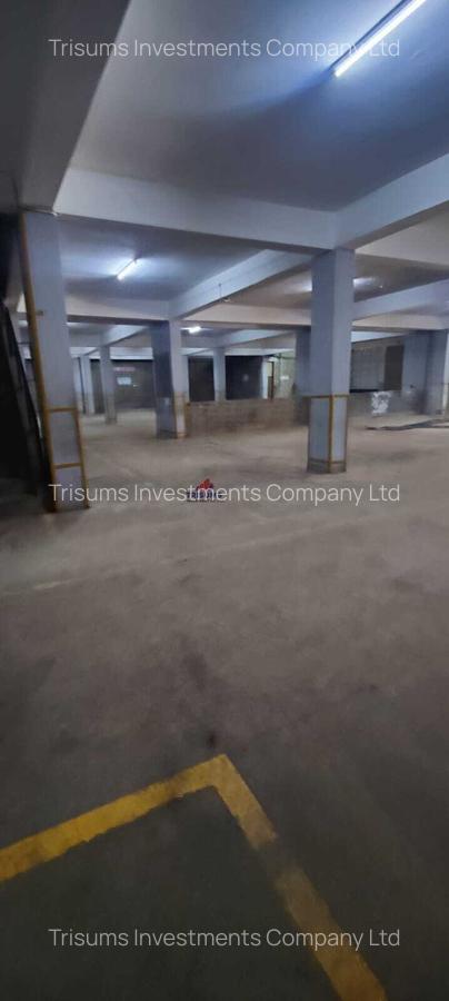 30,000 ft² Warehouse with Service Charge Included in Industrial Area - 4