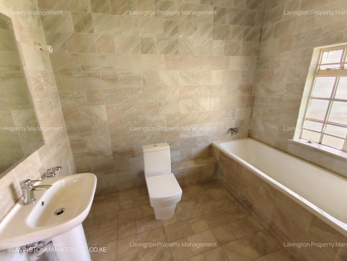 4 Bed House with En Suite at Lavington - 19