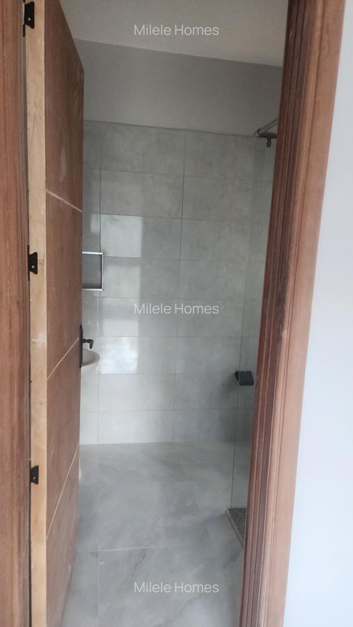 Serviced 2 Bed Apartment with En Suite at Brookside Drive - 5