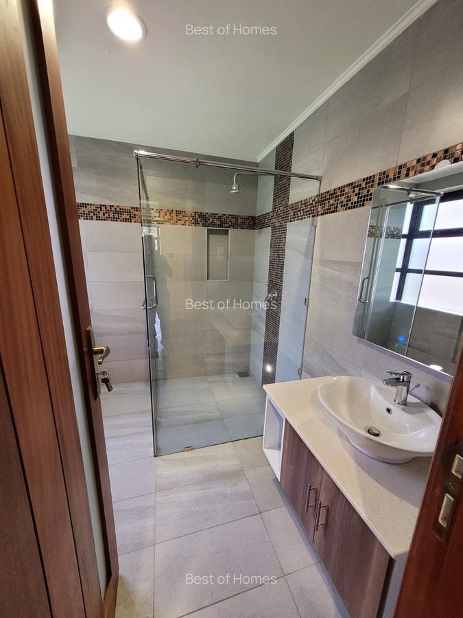 5 Bed Townhouse with En Suite in Lavington - 11