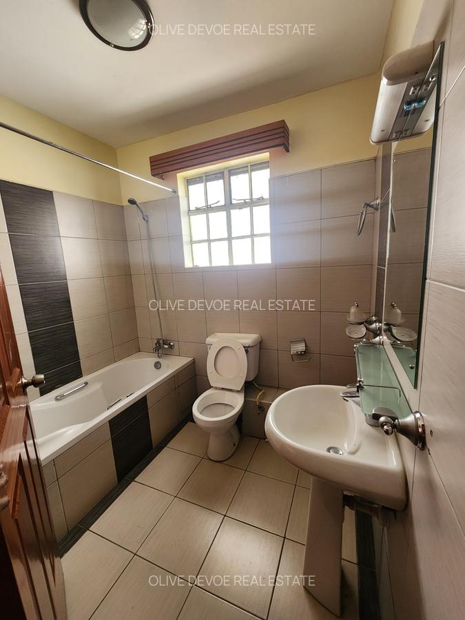 4 Bed Townhouse with En Suite in Lavington - 18
